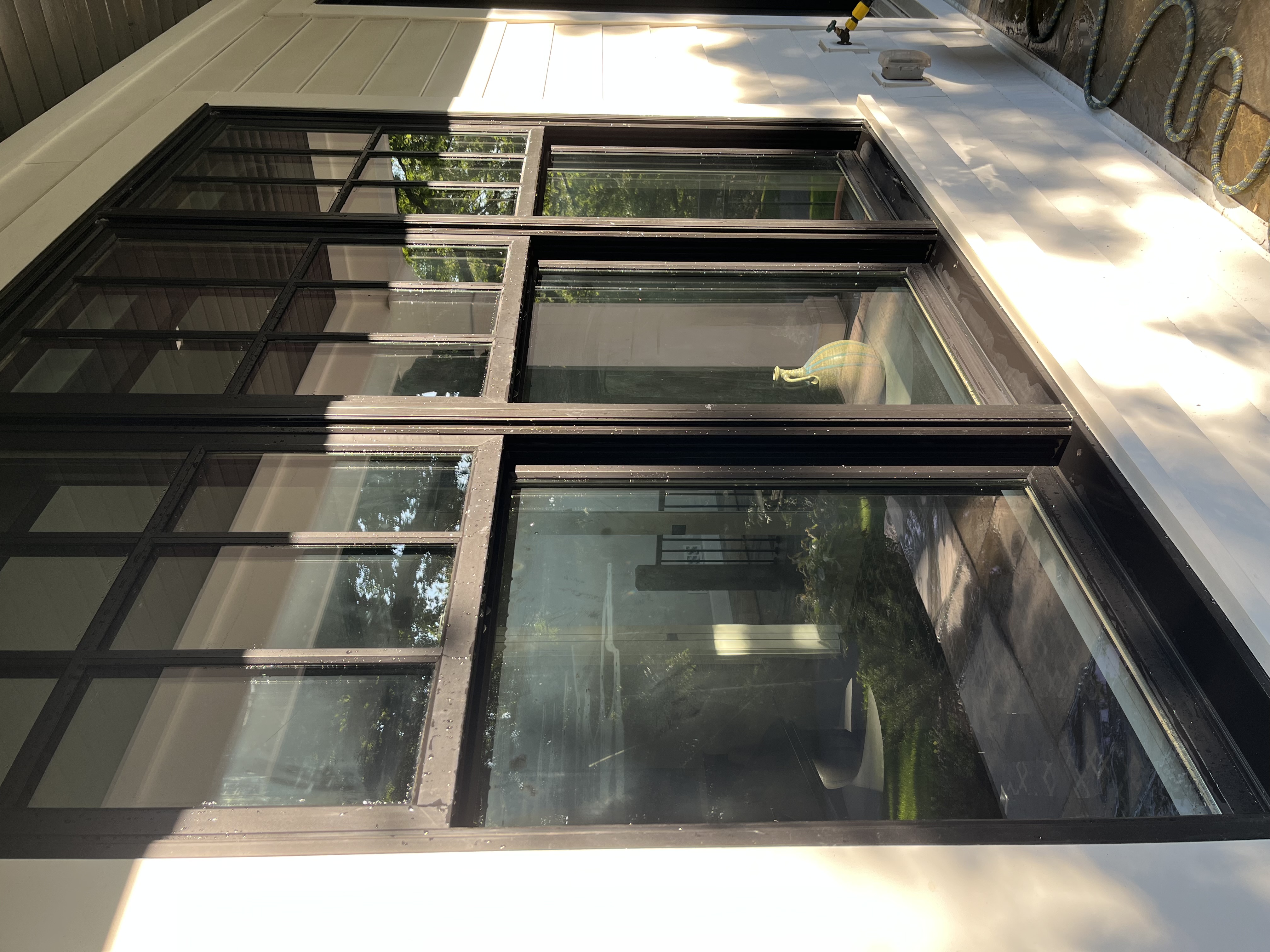 Window cleaning technician serving Shakopee homes