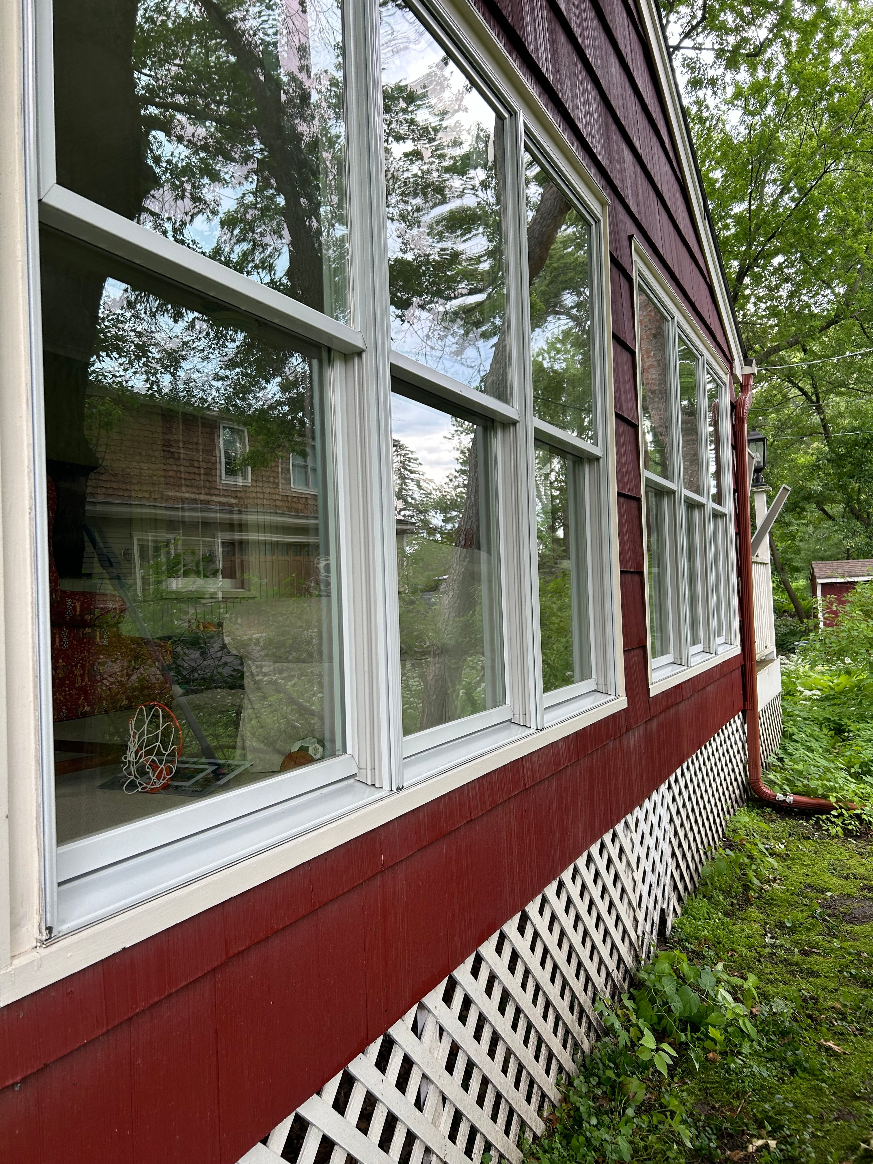 Professional window cleaning in Deephaven, MN