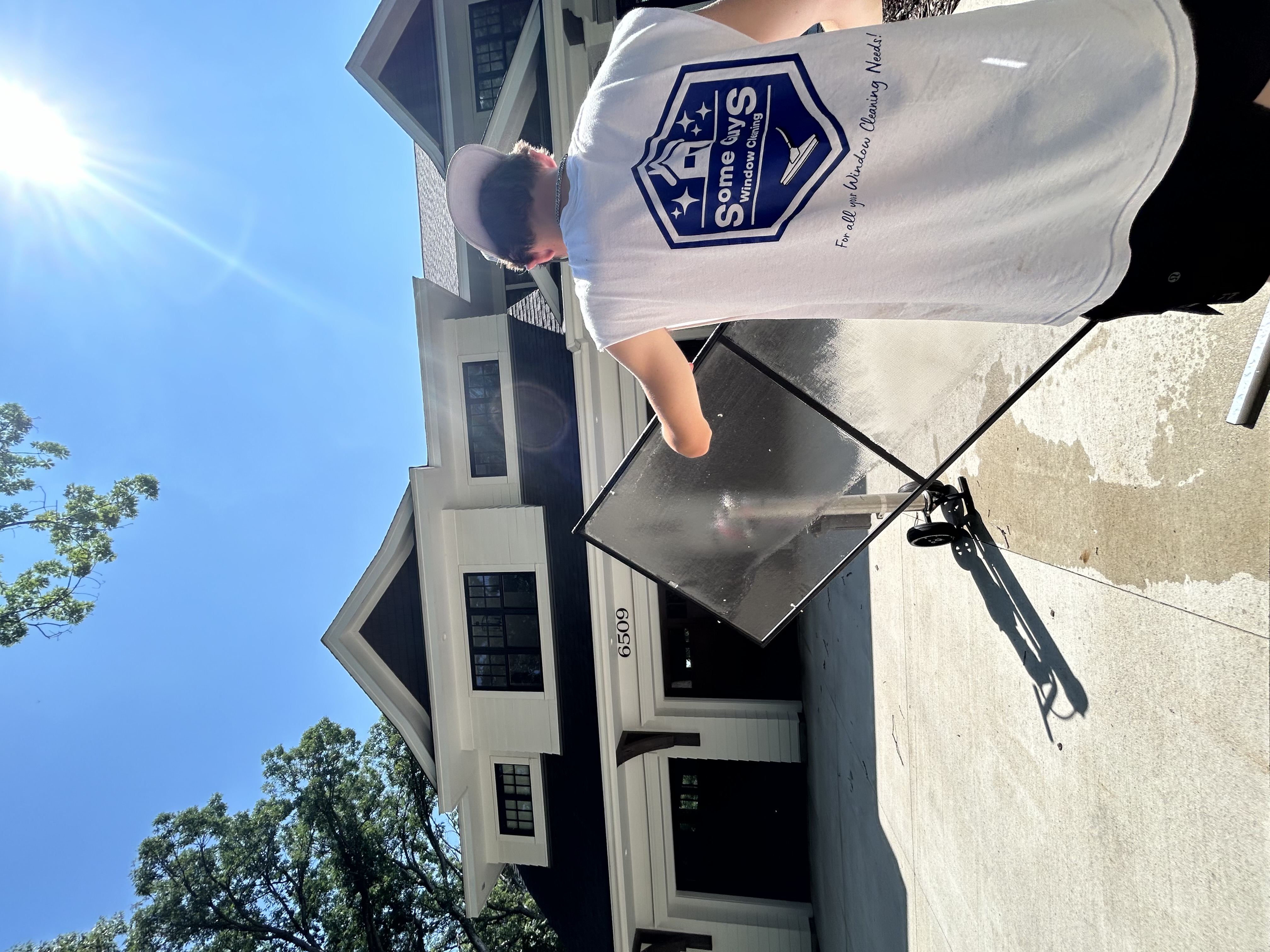 Window cleaning technician serving Apple Valley homes